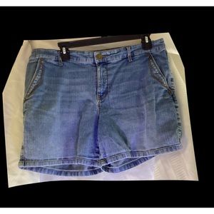 Gloria Vanderbilt size 12p 12 petite blue jean shorts